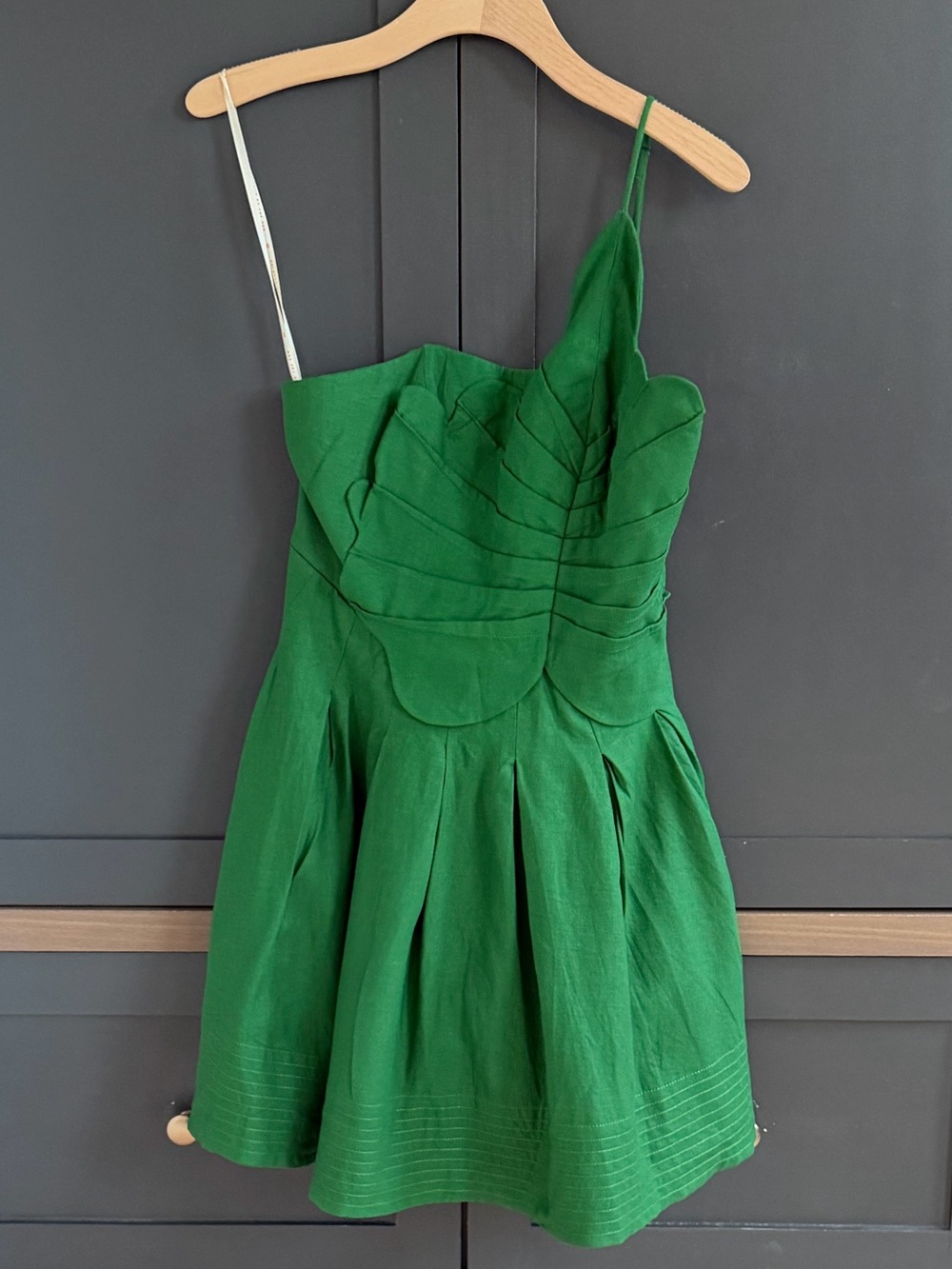 FARM Rio Green Lea One-Shoulder Pleated Linen-blend Mini Dress leaf bodice | S - Picture 2 of 10